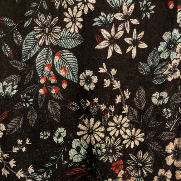 Lane Bryant Floral V Neck Top size 18/20 - Picture 2 of 5